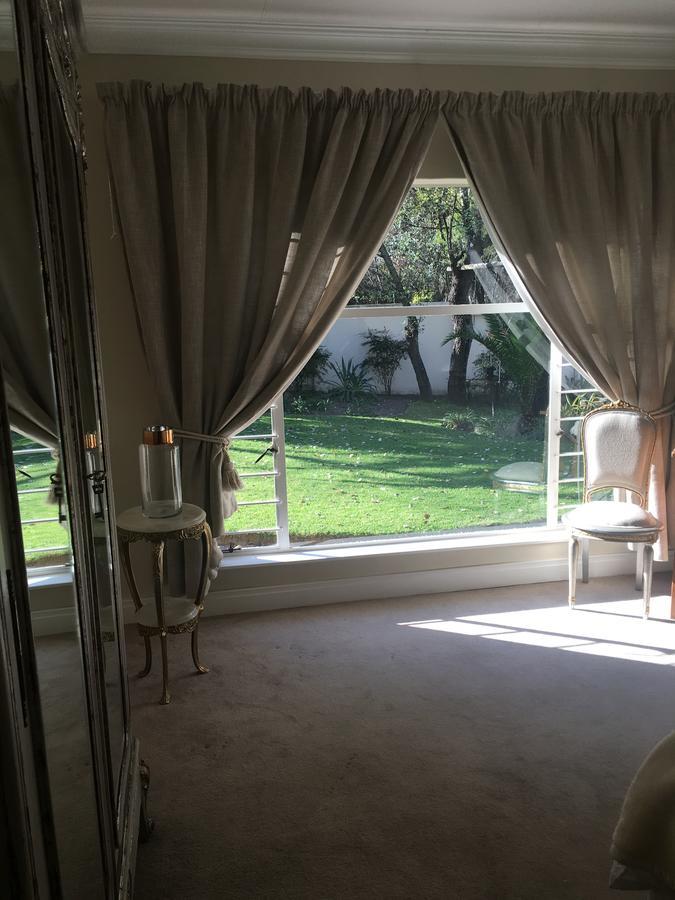 Vair'S Place Guest House In Sandton Paulshof - Apartment, Lux Suites & Spa Йоханнесбург Экстерьер фото