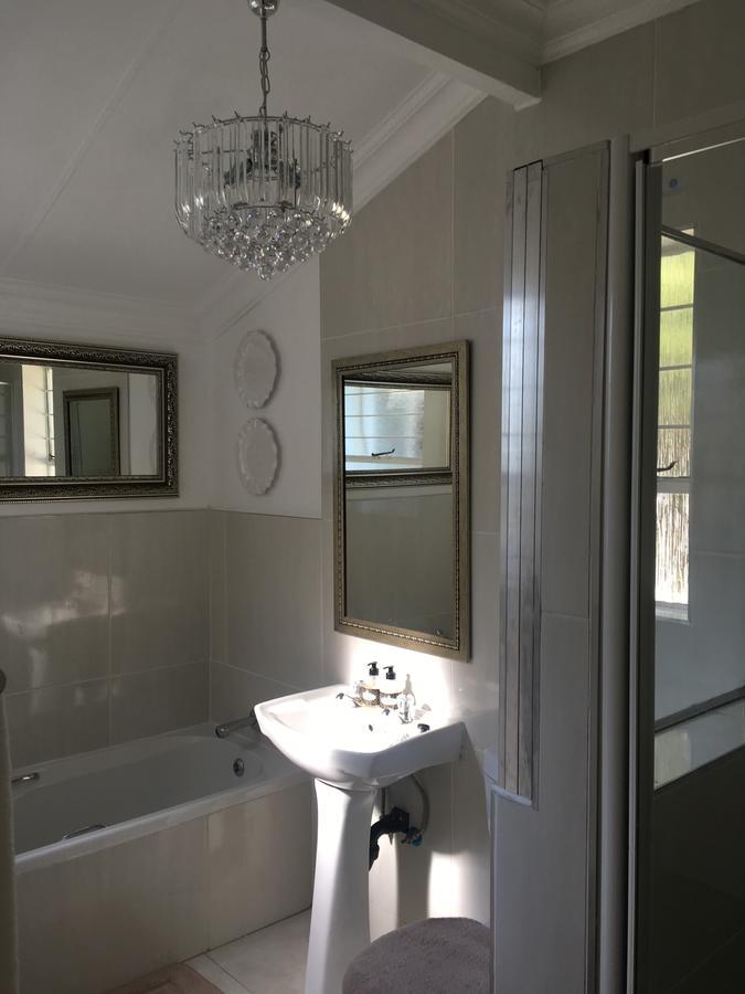 Vair'S Place Guest House In Sandton Paulshof - Apartment, Lux Suites & Spa Йоханнесбург Экстерьер фото