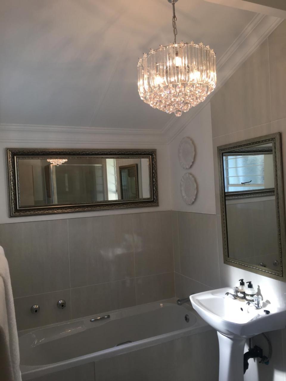Vair'S Place Guest House In Sandton Paulshof - Apartment, Lux Suites & Spa Йоханнесбург Экстерьер фото