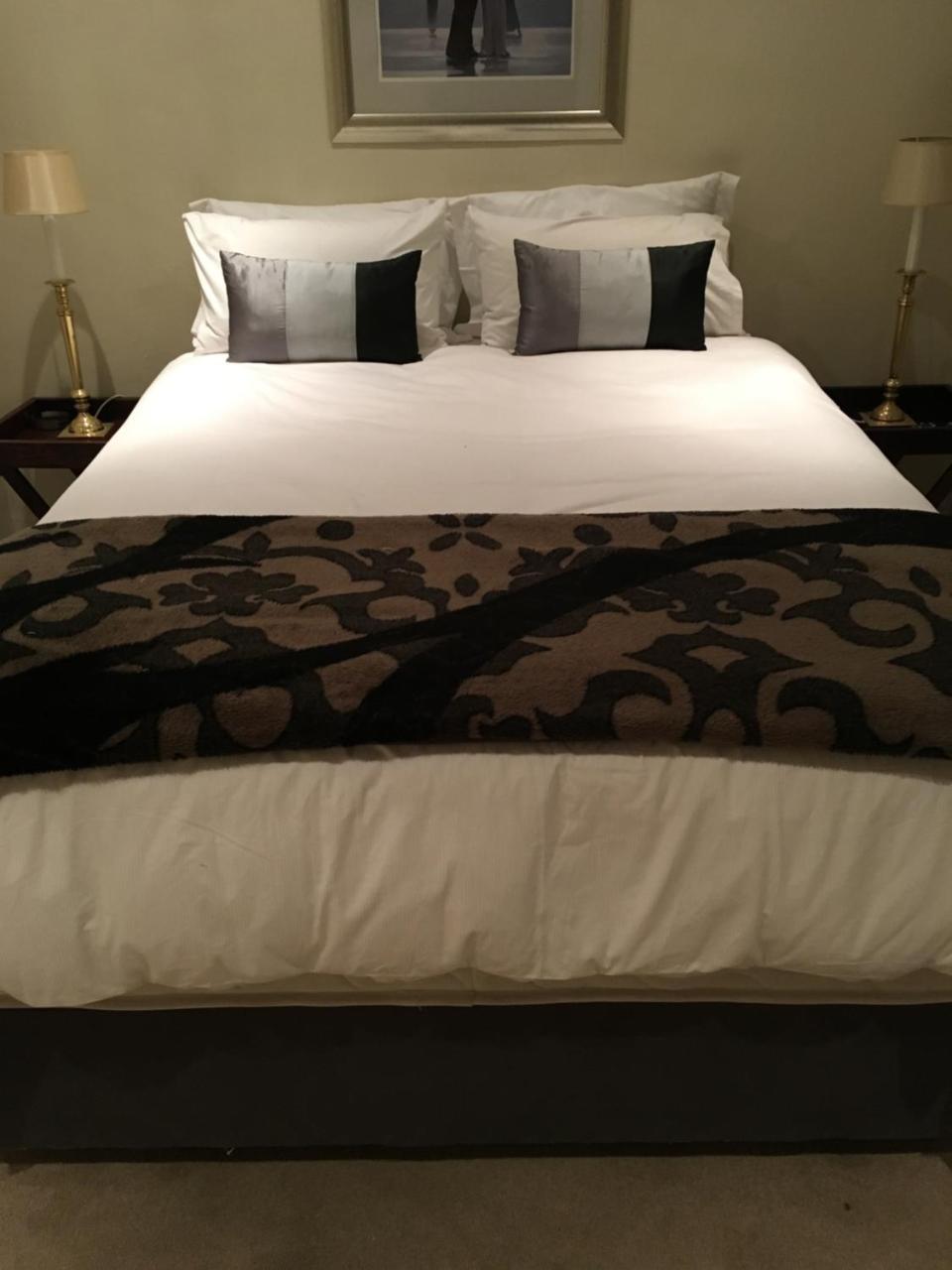 Vair'S Place Guest House In Sandton Paulshof - Apartment, Lux Suites & Spa Йоханнесбург Экстерьер фото