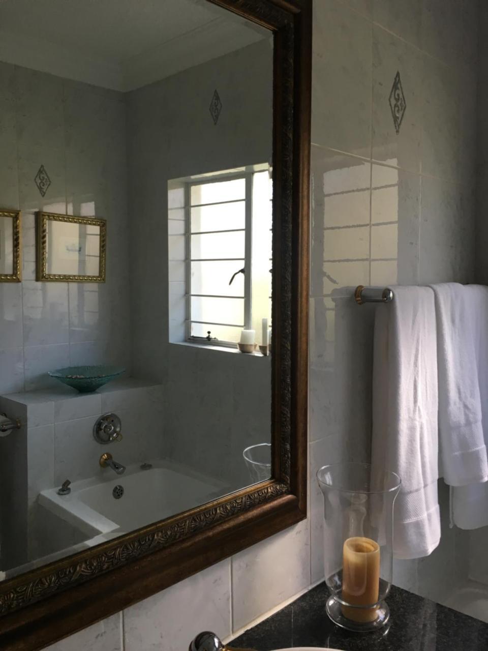 Vair'S Place Guest House In Sandton Paulshof - Apartment, Lux Suites & Spa Йоханнесбург Экстерьер фото