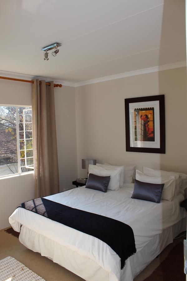 Vair'S Place Guest House In Sandton Paulshof - Apartment, Lux Suites & Spa Йоханнесбург Экстерьер фото