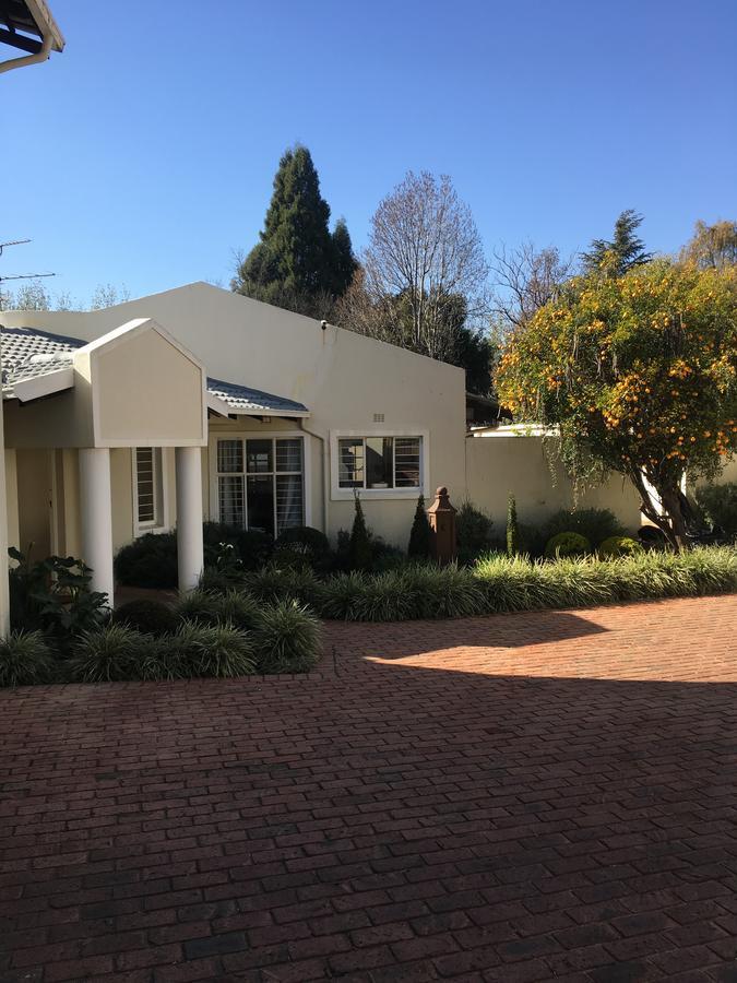 Vair'S Place Guest House In Sandton Paulshof - Apartment, Lux Suites & Spa Йоханнесбург Экстерьер фото