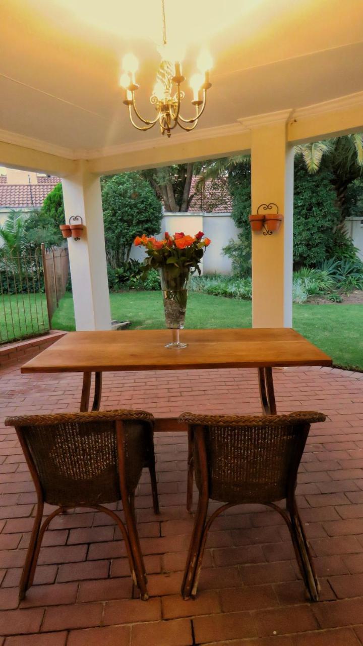 Vair'S Place Guest House In Sandton Paulshof - Apartment, Lux Suites & Spa Йоханнесбург Экстерьер фото