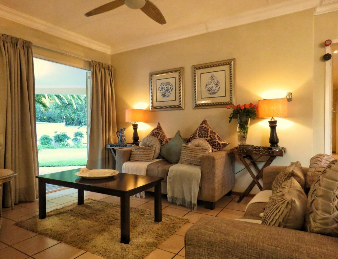 Vair'S Place Guest House In Sandton Paulshof - Apartment, Lux Suites & Spa Йоханнесбург Экстерьер фото